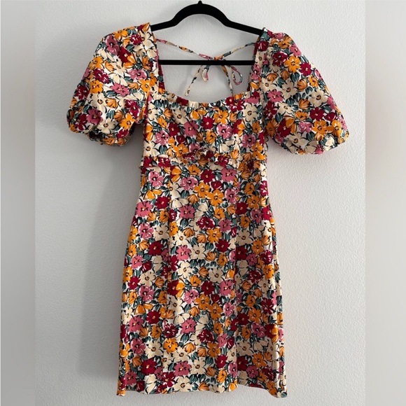 Topshop Dresses & Skirts - NWOT. Topshop floral dress. Size 2.